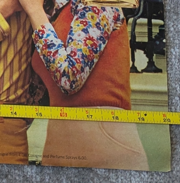 Chanel No. 5 Ad, 1972 Seventeen Magazine Vintage Perfume Retro Advertisement - Picture 2 of 6